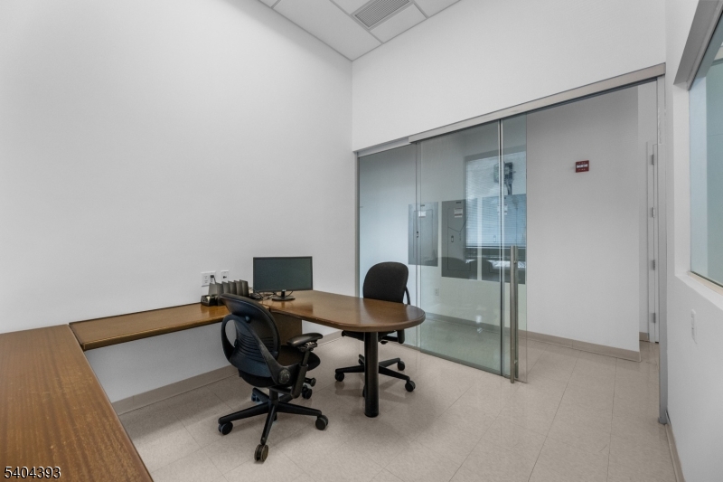 Glenpointe - Commercial Lease