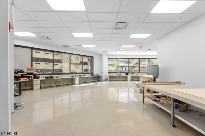 Glenpointe - Commercial Lease