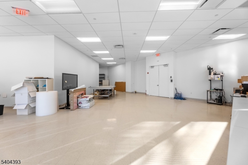 Glenpointe - Commercial Lease