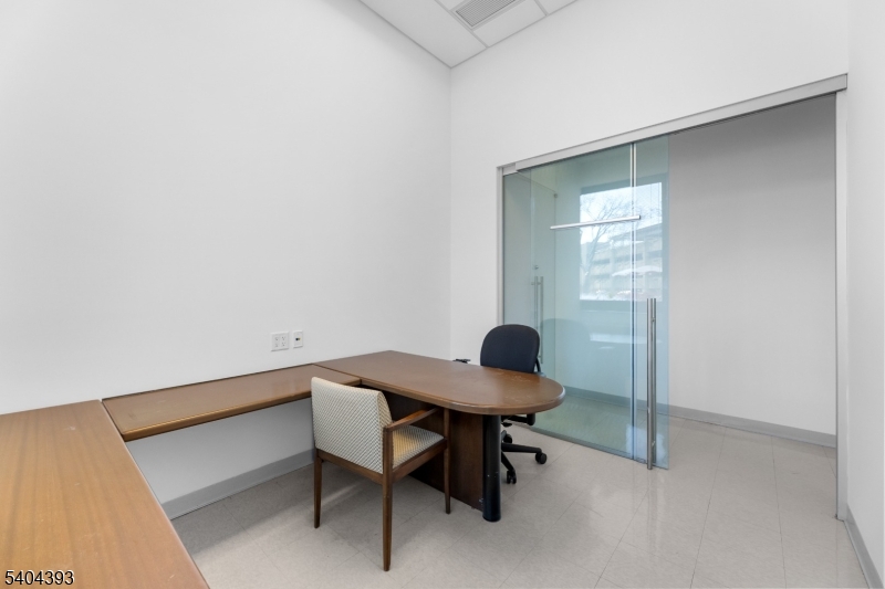 Glenpointe - Commercial Lease