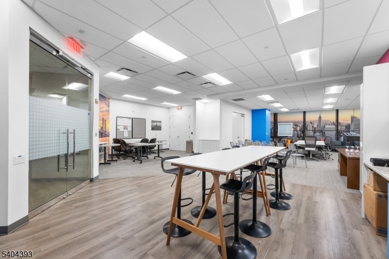 Glenpointe - Commercial Lease