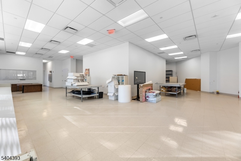 Glenpointe - Commercial Lease