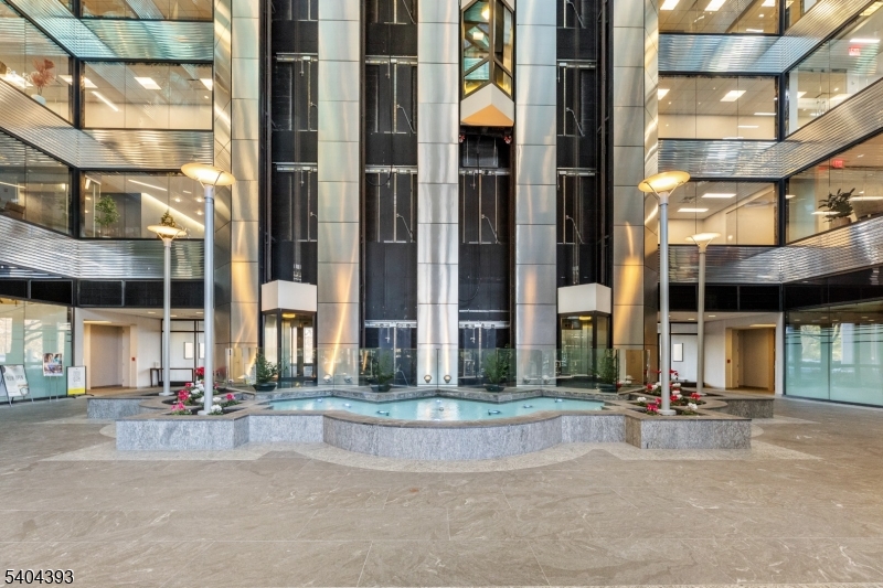 Glenpointe - Commercial Lease