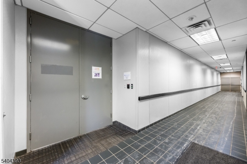 Glenpointe - Commercial Lease