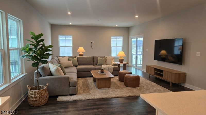 Hawk Pointe - Residential Lease