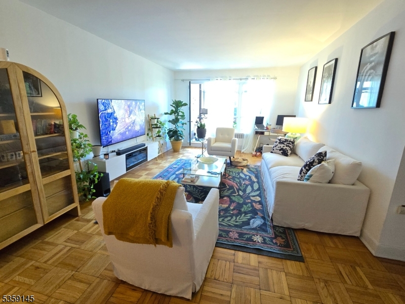 Montclair Twp., New Jersey 07042, United States, 1 Bedroom Bedrooms, ,1 BathroomBathrooms,Residential,Active,134366