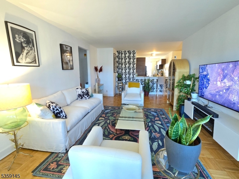 Montclair Twp., New Jersey 07042, United States, 1 Bedroom Bedrooms, ,1 BathroomBathrooms,Residential,Active,134366