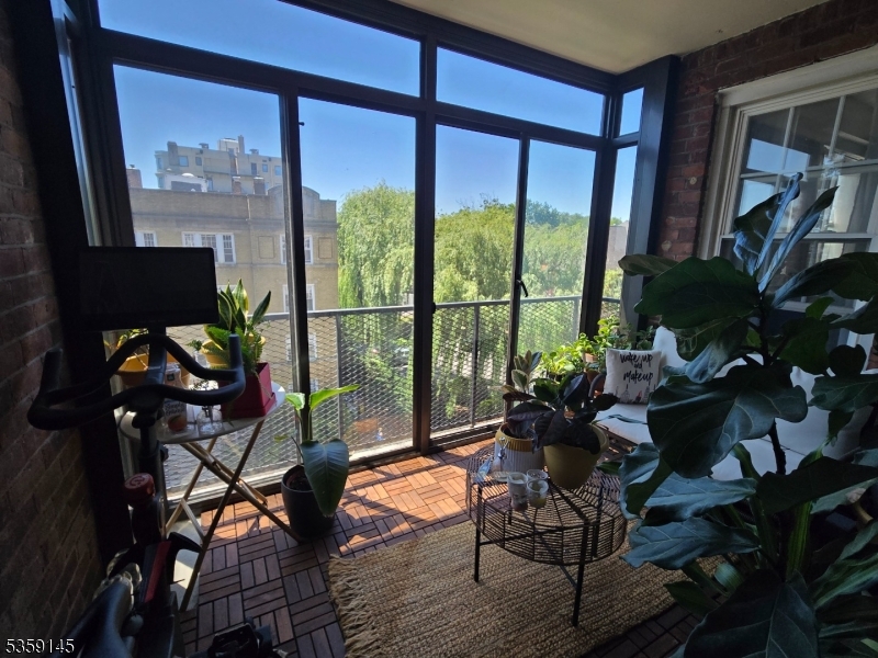 Montclair Twp., New Jersey 07042, United States, 1 Bedroom Bedrooms, ,1 BathroomBathrooms,Residential,Active,134366