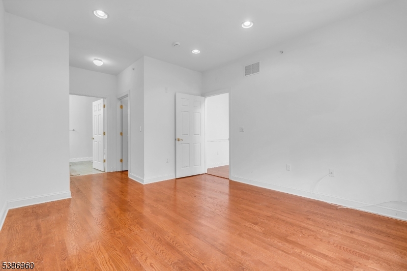 Four Seasons - Residential