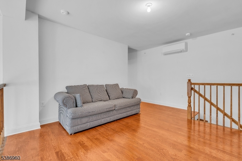 Four Seasons - Residential