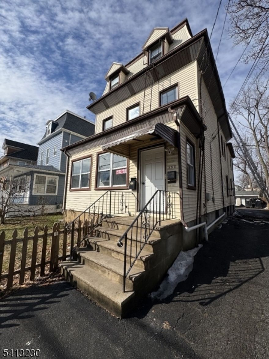 Beautifully maintained 3-bedroom, 1 full bath apartment available for immediate occupancy! Enjoy spacious bedrooms, comfortable living areas, and the convenience of 1 included parking space. Convenient and move-in ready. Requirements: first month's rent, one-month security deposit, 600 minimum credit score, and background check.