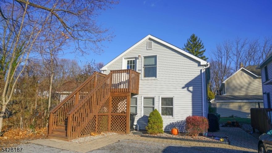 Come check out this 1 bedroom 1 bathroom apartment located on the second floor. This will be ready for move in on June 1st. Landlord pays water, sewer, and garbage. There is a storage shed included. New laminate flooring replacing the carpets prior to move in date.