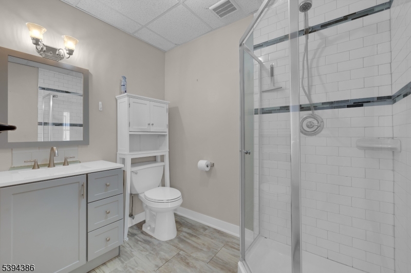 Apartment - Residential Lease