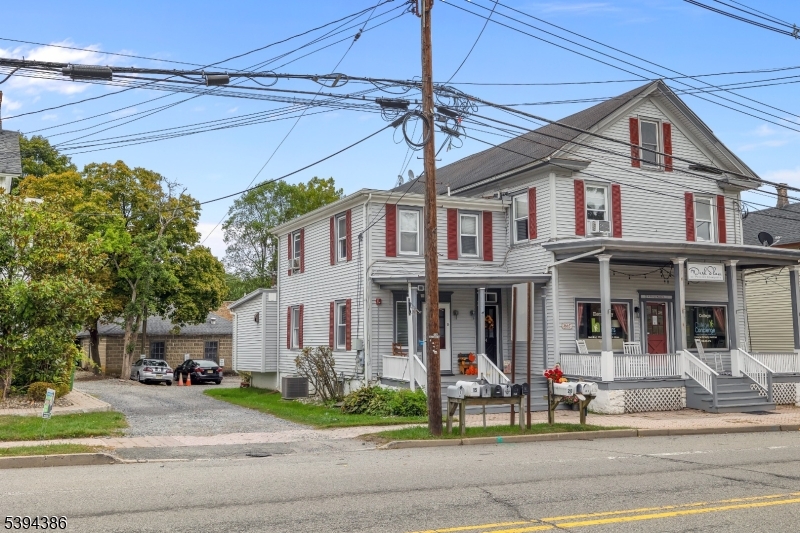 Apartment - Residential Lease