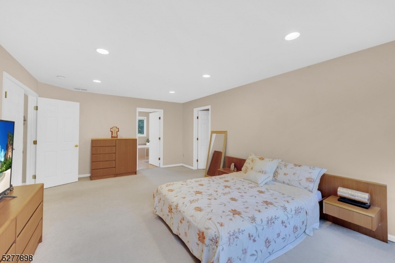 Ironia - Residential