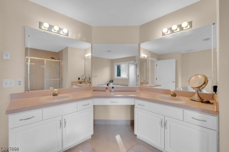 Ironia - Residential