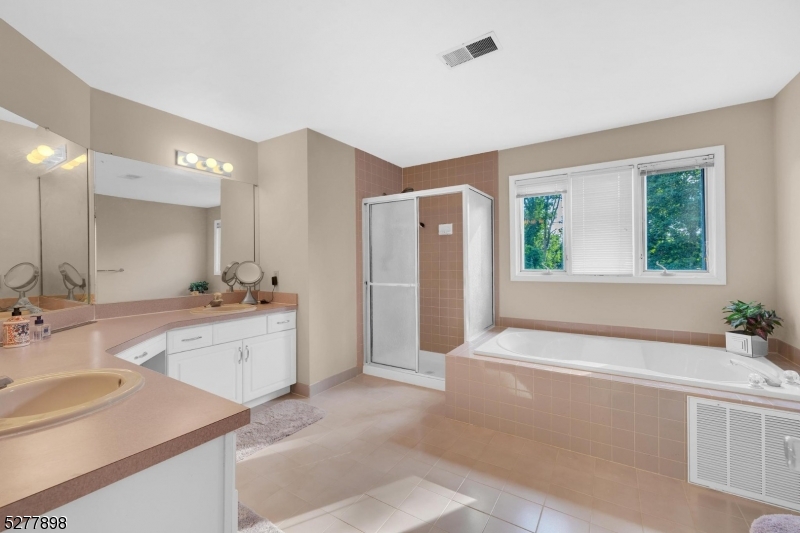 Ironia - Residential