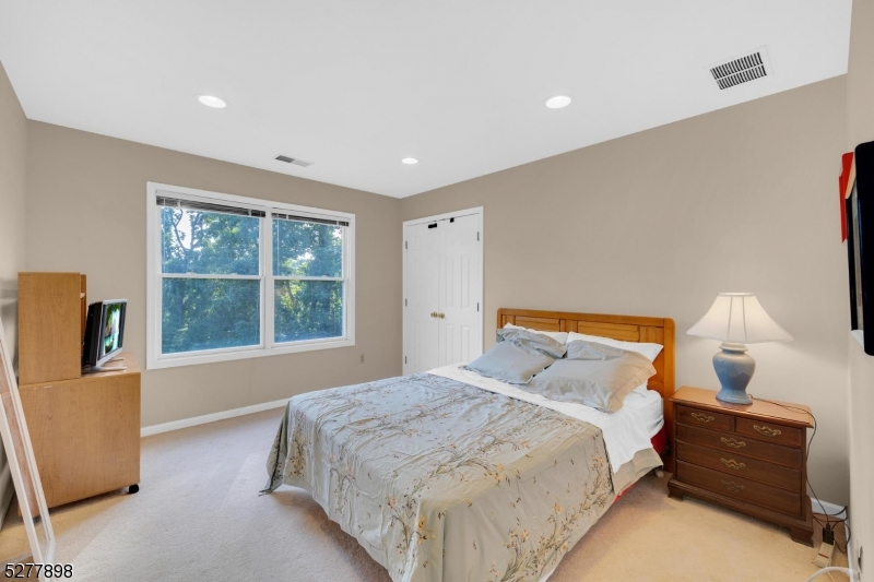 Ironia - Residential