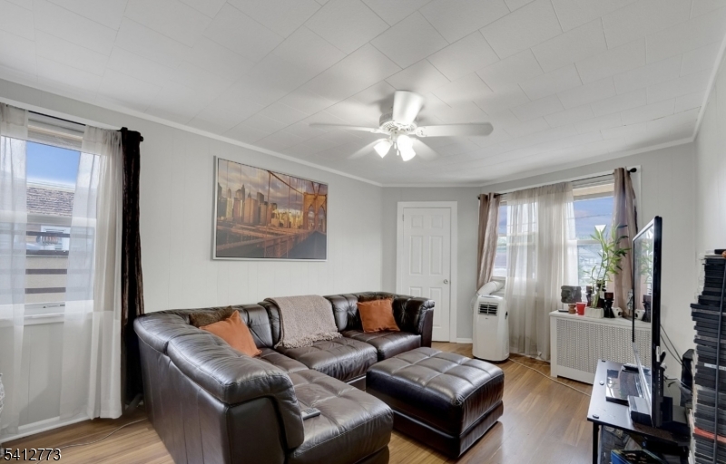 Broughton Avenue - Residential Income