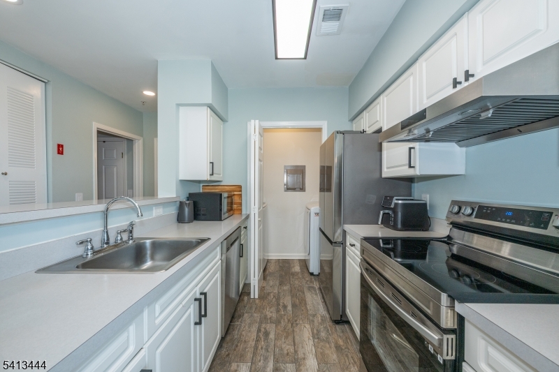 Crescent Court - Residential