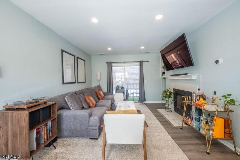 Crescent Court - Residential