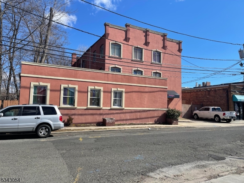 426 W Front St