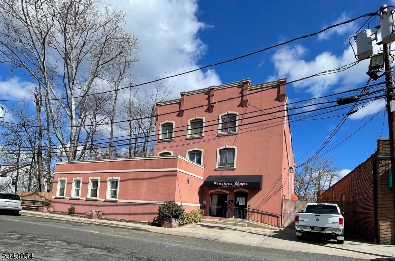 426 W Front St