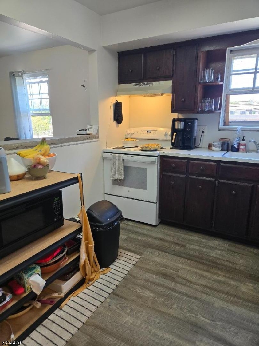 Pequannock Twp., New Jersey 07440, United States, 1 Bedroom Bedrooms, ,1 BathroomBathrooms,Residential,Pending,120943