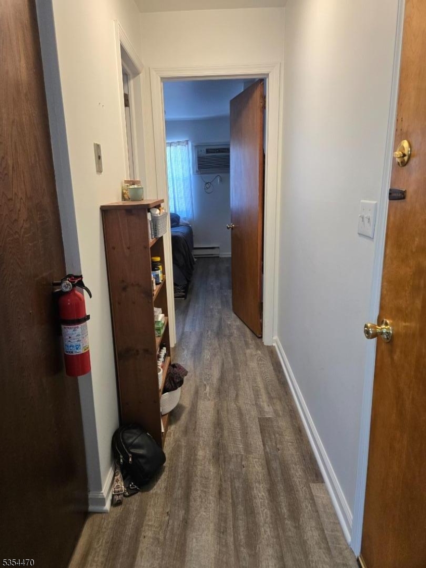 Pequannock Twp., New Jersey 07440, United States, 1 Bedroom Bedrooms, ,1 BathroomBathrooms,Residential,Pending,120943