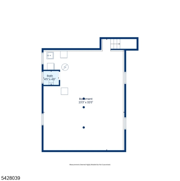 Main image without alt text
