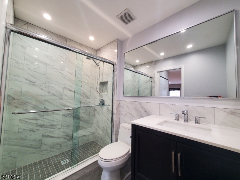 Montclair Twp., New Jersey 07042, United States, 2 Bedrooms Bedrooms, ,3 BathroomsBathrooms,Residential,Coming Soon,219981