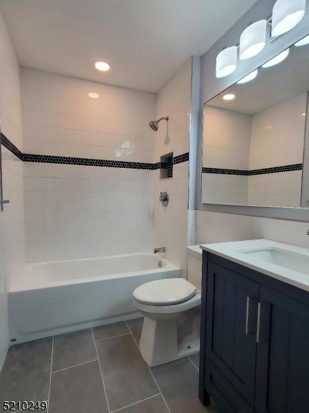 Montclair Twp., New Jersey 07042, United States, 2 Bedrooms Bedrooms, ,3 BathroomsBathrooms,Residential,Coming Soon,219981