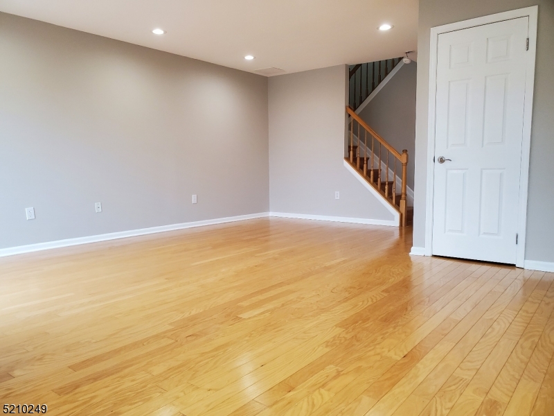 Montclair Twp., New Jersey 07042, United States, 2 Bedrooms Bedrooms, ,3 BathroomsBathrooms,Residential,Coming Soon,219981