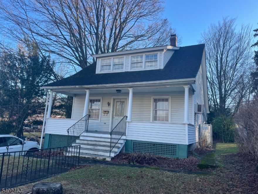"WOW"  LEMONAIDE FRONT PORCH AND OFFICE BUSINESS ZONED, FRONTS ON 2 STREETS, PERFECT FOR  HOME OR OFFICE, 3 BEDROOM, 2 FULL BATH COLONIAL SHOWS WELL AND PRICED TO SELL FAST, SKYLIGHT IN MAIN BATH, UPDATED KITCHEN, VINYL SIDING,
