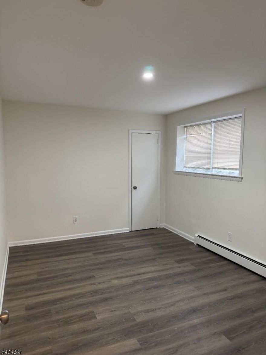 Well-maintained 1BR/1BA apartment offering spacious living area, a bedroom with ample closet space, and a full bath. Conveniently located near shopping, dining, parks, and major transportation routes. Building offers onsite gym. Front yard is available for use. Extra Storage available if needed for a fee. LA related to LL.