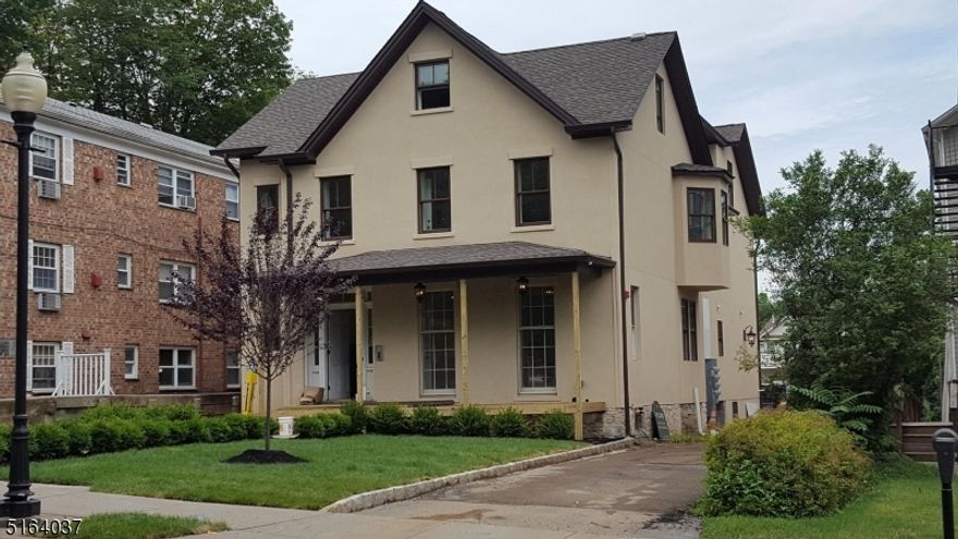 4 yr old construction in the heart of Morristown Walking distance to the Green and Midtown Direct train Line Hardwood floors throughout in unit dishwasher washer dryer Available September 1 No smoking and no pets