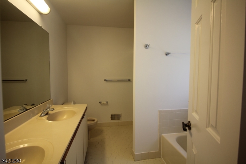 Montgomery Woods - Residential