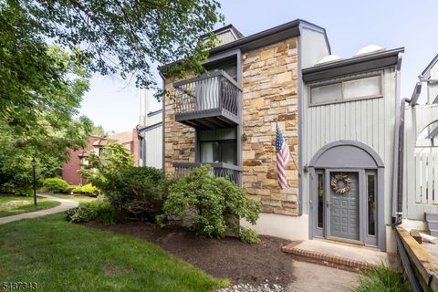 55 Kensington Ct, Washington Twp., NJ 07840 - #: 4033428