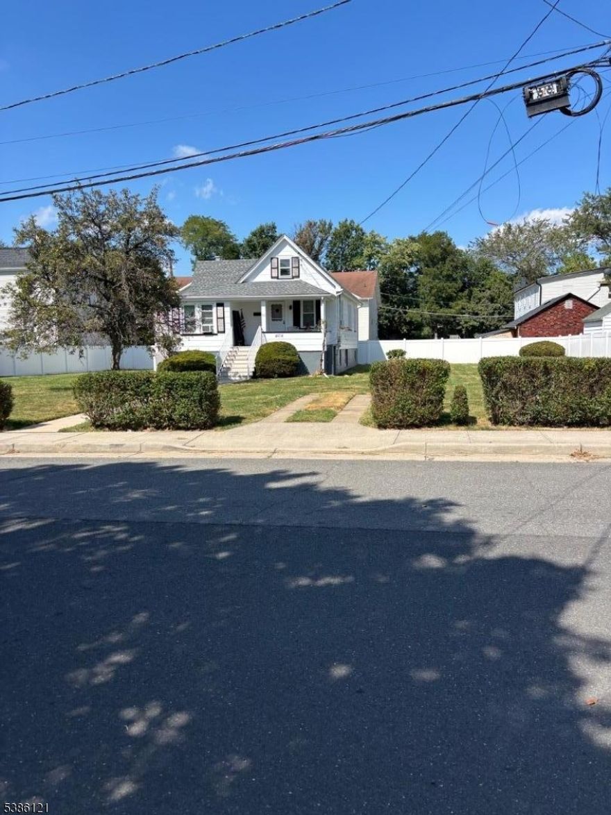 Beautiful 3 bedrooms ranch. Double lot and Possible to subdivide or build a 2 family house or 2 single family house