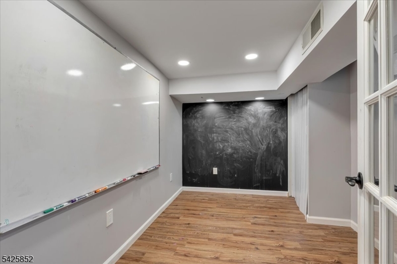 NETHERWOOD HEIGHTS - Residential