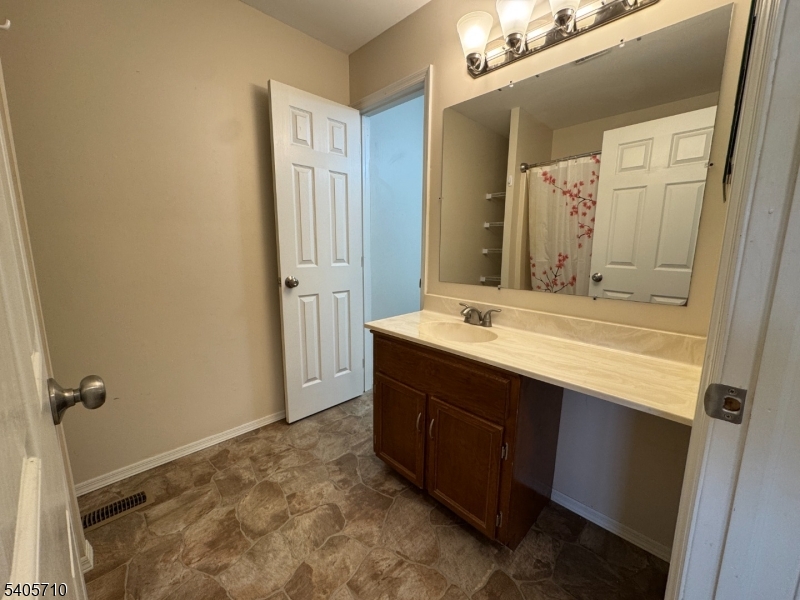 Heritage Lakes at the Quarr - Residential Lease