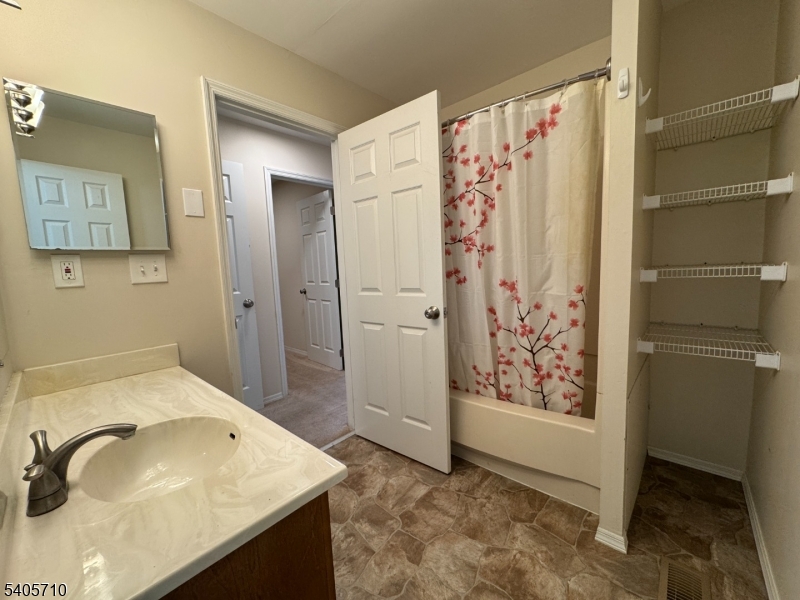 Heritage Lakes at the Quarr - Residential Lease