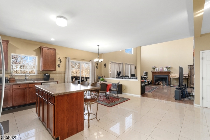 692 Skyline Dr