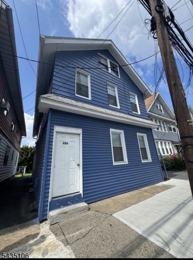 320 Hillside Ave