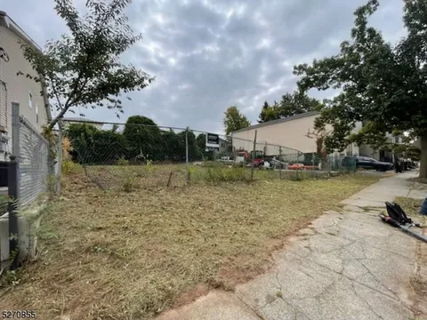 MLS: 3886951