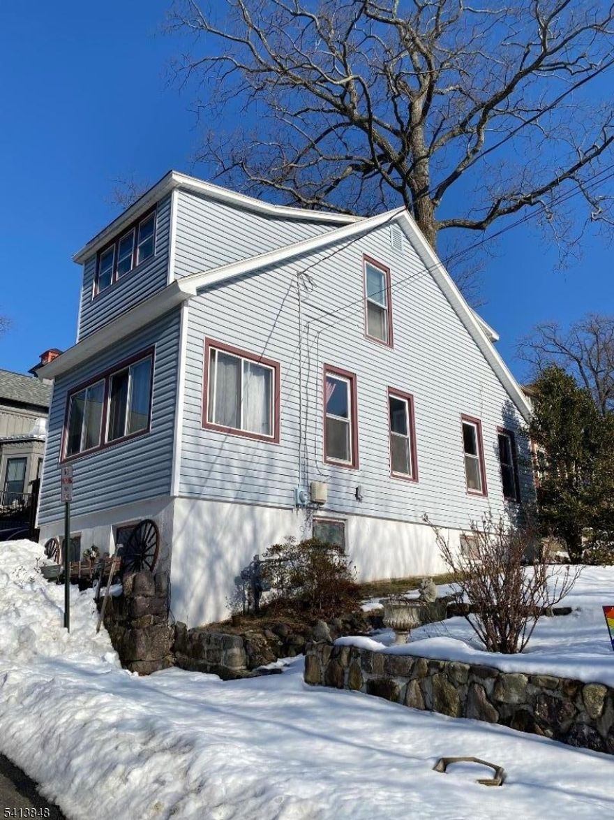 Charming 2 Bedroom 1 Bath home in beautiful Mt Tabor.  Come take a look at this perfect location, near Denville train station, shopping and Restaurants Close to downtown Denville and Morris Plains, Close to Route 80 287 and all major highways