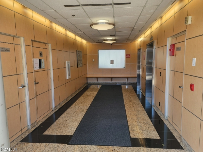 BUSINESS - Commercial Lease