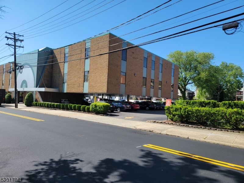 BUSINESS - Commercial Lease