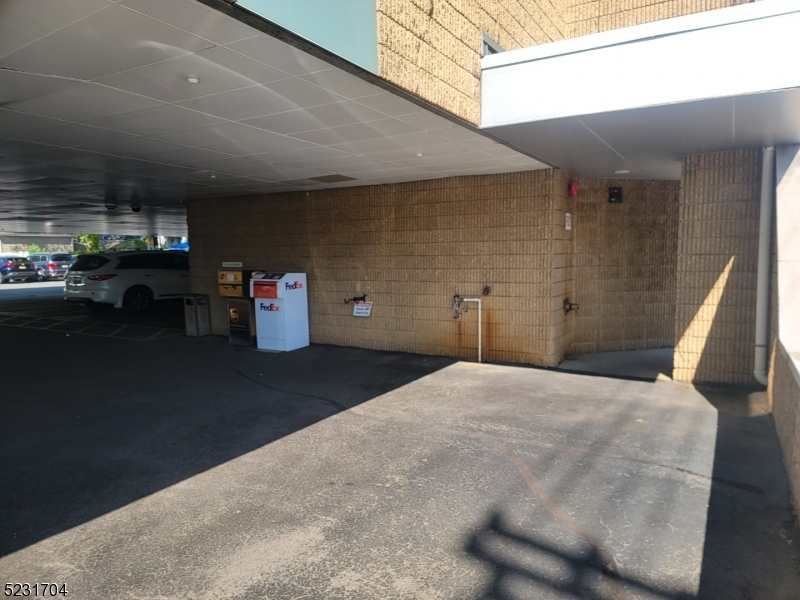 BUSINESS - Commercial Lease