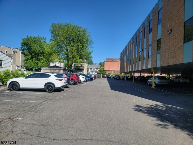 BUSINESS - Commercial Lease